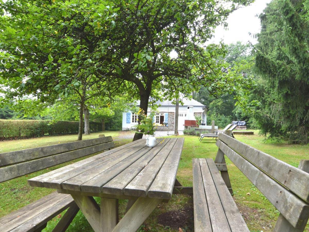 Furnished Bungalow In Monceau En Ardenne With Garden Barbecue Oizy Eksteriør billede