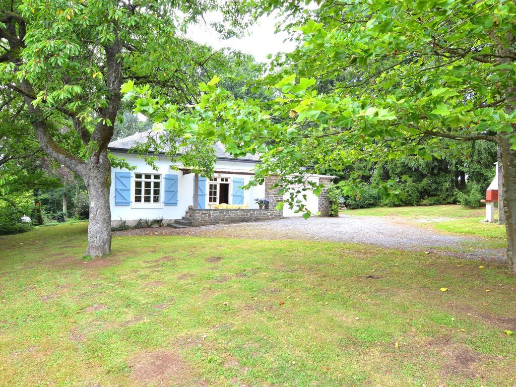 Furnished Bungalow In Monceau En Ardenne With Garden Barbecue Oizy Værelse billede