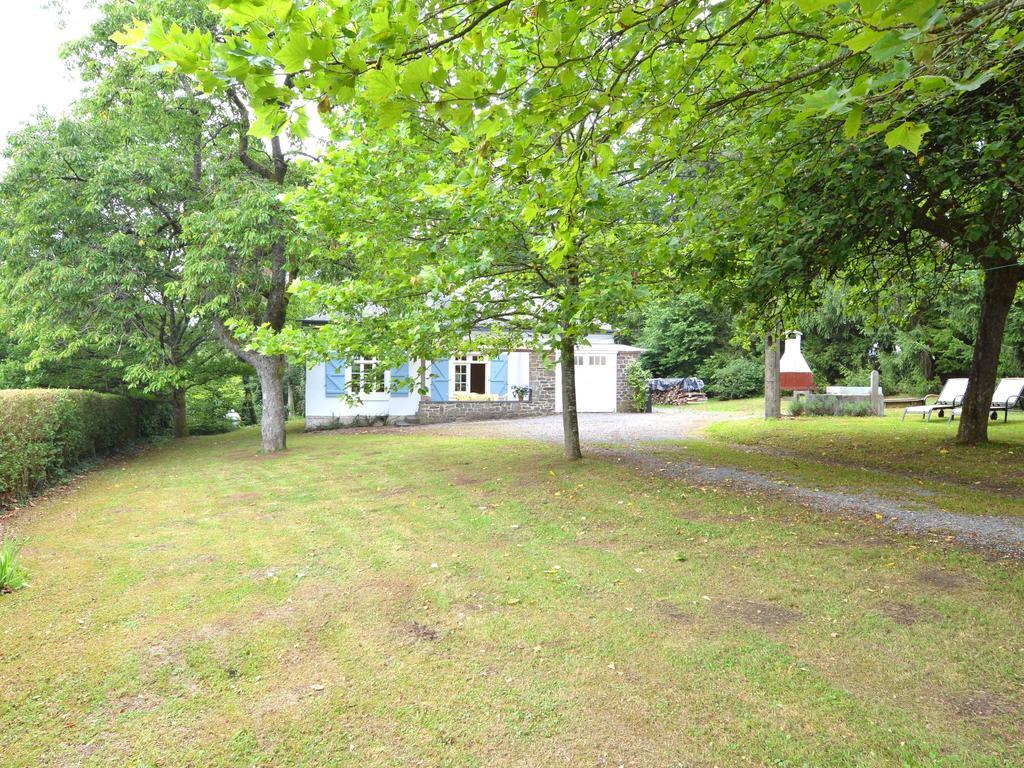 Furnished Bungalow In Monceau En Ardenne With Garden Barbecue Oizy Eksteriør billede