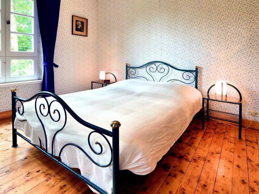 Furnished Bungalow In Monceau En Ardenne With Garden Barbecue Oizy Eksteriør billede